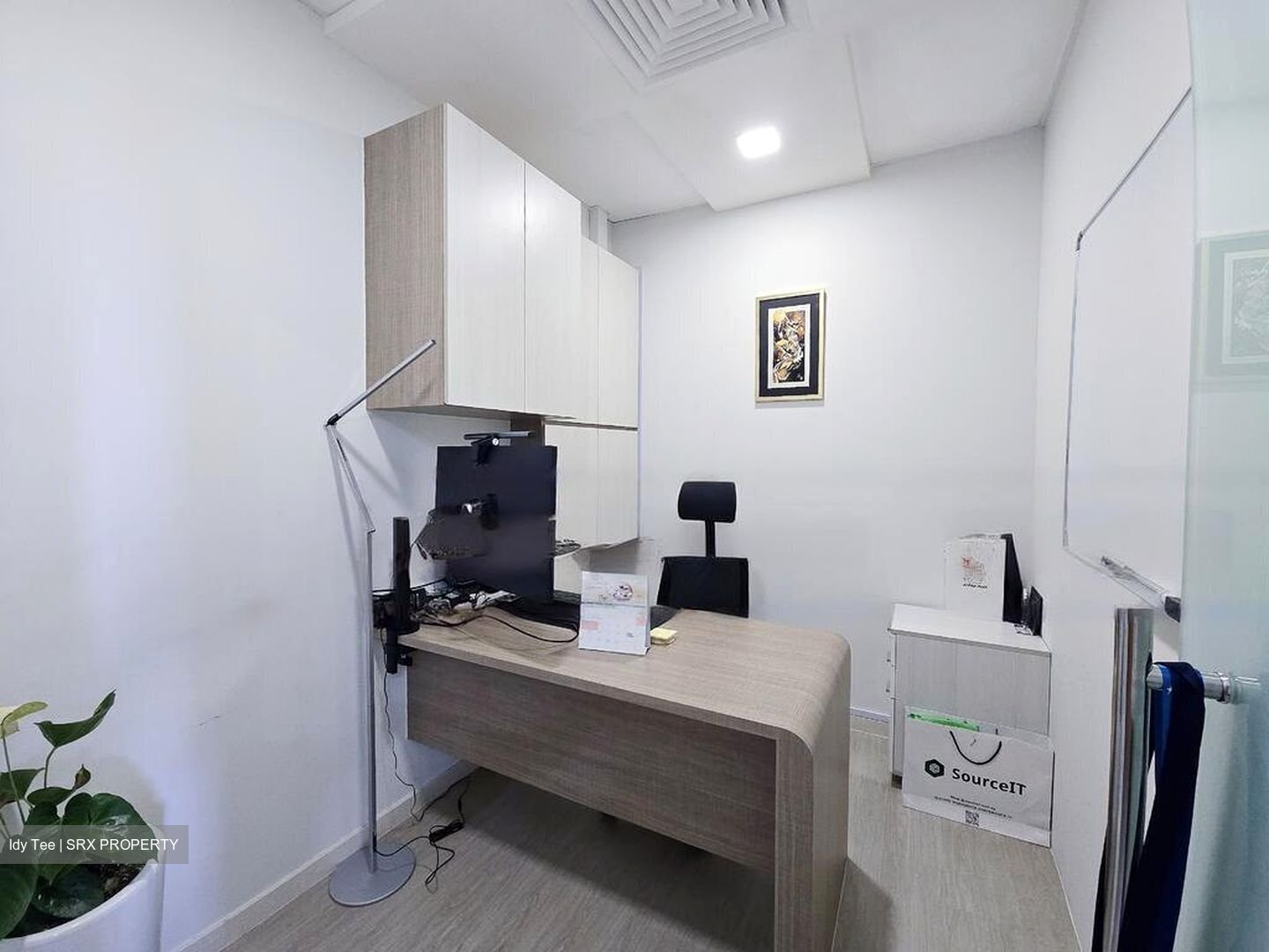 Eon Shenton (D2), Office #457308571
